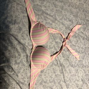 Victoria’s Secret bombshell bikini top